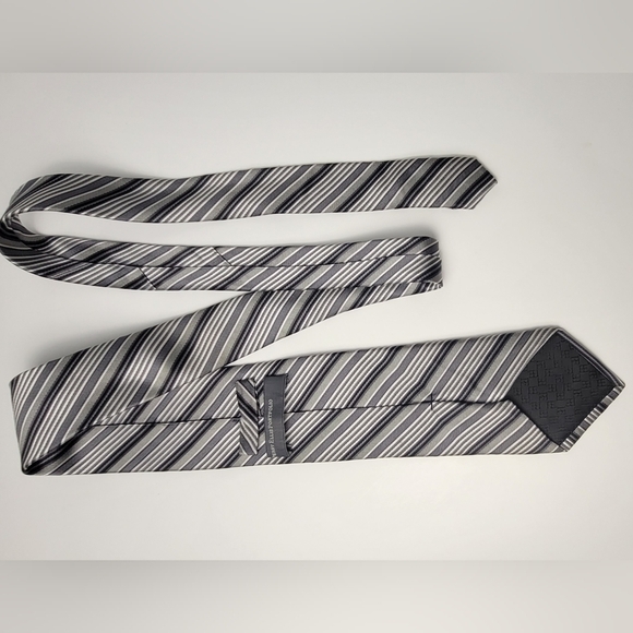 3/$30 Perry Ellis Portfold Grey 100% Silk - Picture 8 of 8